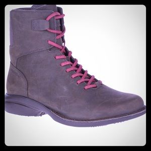Almost new Merrell Andover waterproof boot size 11